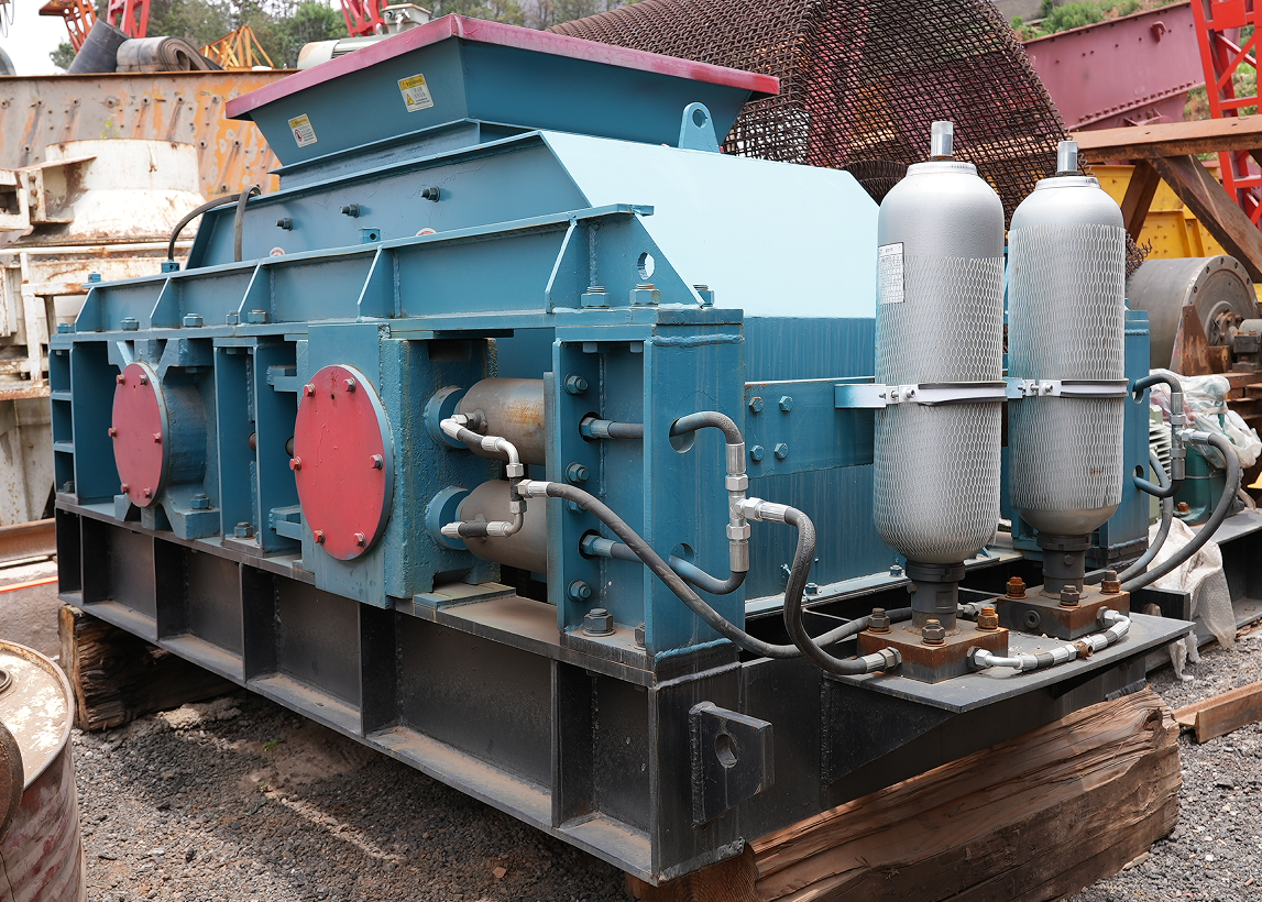 Used Roll Crusher for Sand Making/Mineral Processing/Cement 