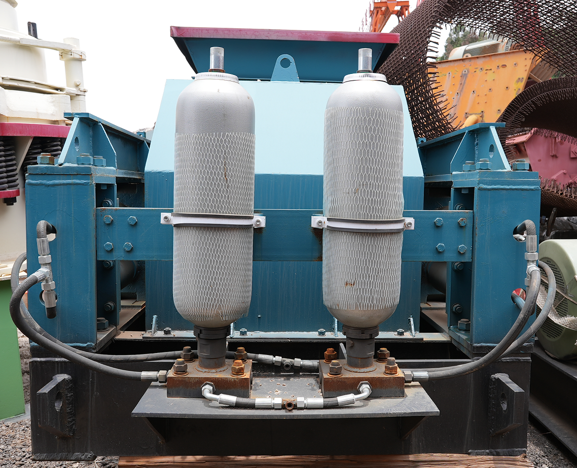 Used Roll Crusher for Sand Making/Mineral Processing/Cement 